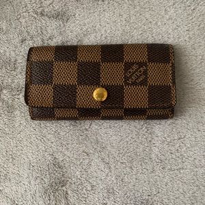 Louis Vuitton 4 key holder